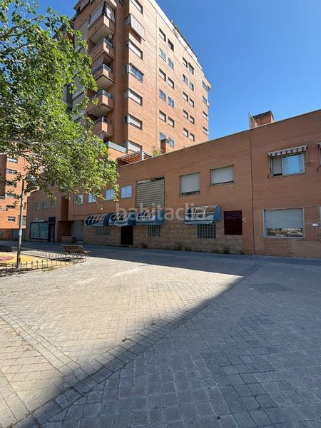 Foto cc0edeaa-b858-4918-803f-93bd8e25c4c5. Local comercial en Almendrales Madrid