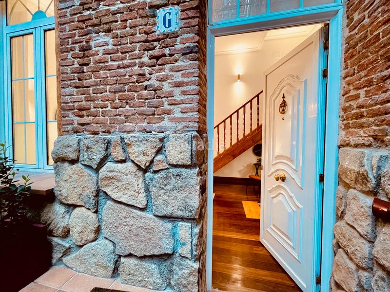 Foto 6bfd3cbc-ff5b-477f-9161-a553e10f6d0e. Alquiler apartamento en calle de fernando garrido 11 dúplex en argüelles en Madrid