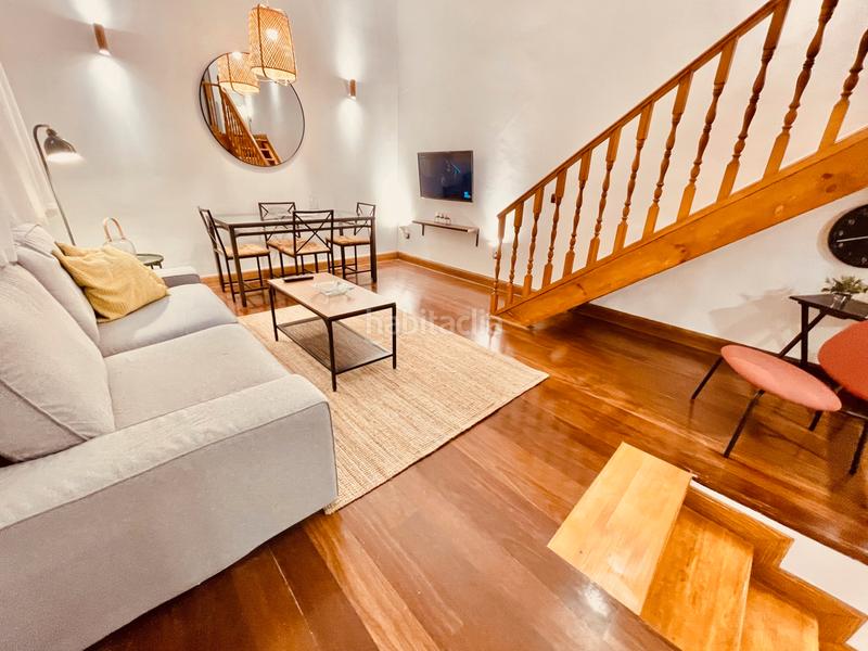 Foto d1bcd180-2d25-44e2-b84e-e4a2a2f2e20f. Alquiler apartamento en calle de fernando garrido 11 dúplex en argüelles en Madrid