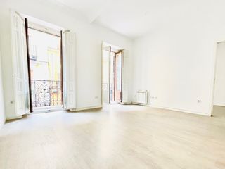 Location Appartement à Calle del salitre 3. Vivienda exterior junto al reina sofía