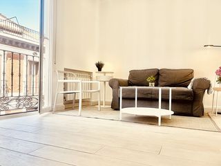 Rent Flat in Costanilla de los ángeles 6. Piso exterior en ópera