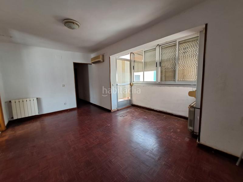 Foto 121c7ad2-89c4-4976-87b6-b41b6bcb0f2e. Piso  en venta junto ayuntamiento para actualizar a tu gusto. en Alcorcón