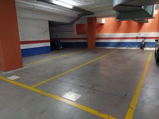 Lloguer Aparcament cotxe a Carrer de badajoz 147. Junto gl�ries- coche, moto,bici