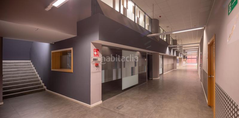 Foto bed7eac2-3c6b-4c75-93f5-1480f16d5179. Alquiler oficina en carrer de badajoz 147 distrito 22@. lista para ser ocupada en Barcelona