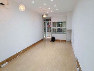 Local Comercial  Carrer de galileu. Local comercial con inquilino