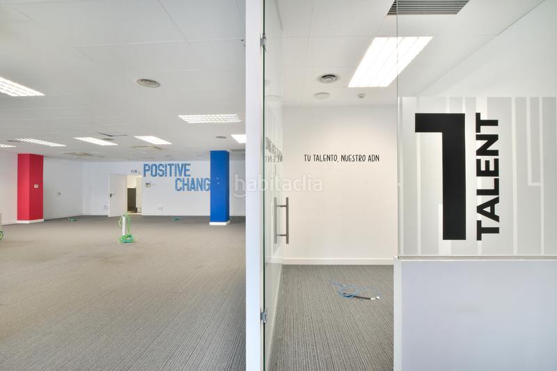 Foto 4be92db2-17f3-4275-bb8c-40022d284571. Alquiler oficina en carrer de badajoz 145 oficina distrito 22@ junto torre agbar en Barcelona