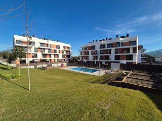 Flat in Llinars del Vallès. Piso casi nuevo con terraza y piscina- ideal familias