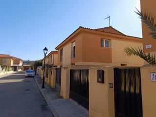 Casa a schiera in Quismondo. Chalet pareado quismondotoledooportunidad, a reformar, patio del
