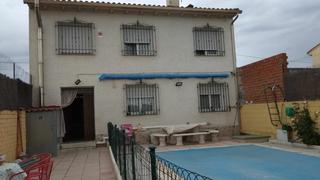 Xalet a Chozas de Canales. Chalet en venta, 220 m2  313 m2 parcela, piscina.
