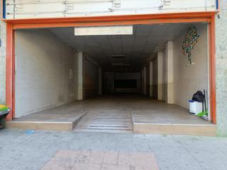 Location Local commercial à Villafontana - Estoril I. Local en alquiler de 95 m2 115 m2 utilizables, gran fachada, muc