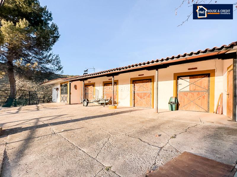 Foto a5b38762-47d3-4495-94d2-55fde6eb6cb9. Chalet con camino riscaldamento parcheggio in El Robledal Villalbilla