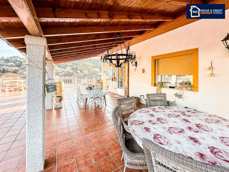 Foto eb6ef7a2-58cf-407a-bda1-2f95d06c6d8a. Chalet con camino riscaldamento parcheggio in El Robledal Villalbilla