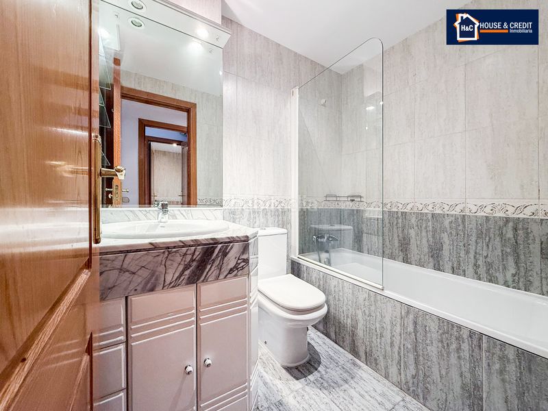 Foto 1263db2d-042b-4edb-ab5e-0e025c9275e8. Pis amb calefacció aparcament a Berruguete Madrid