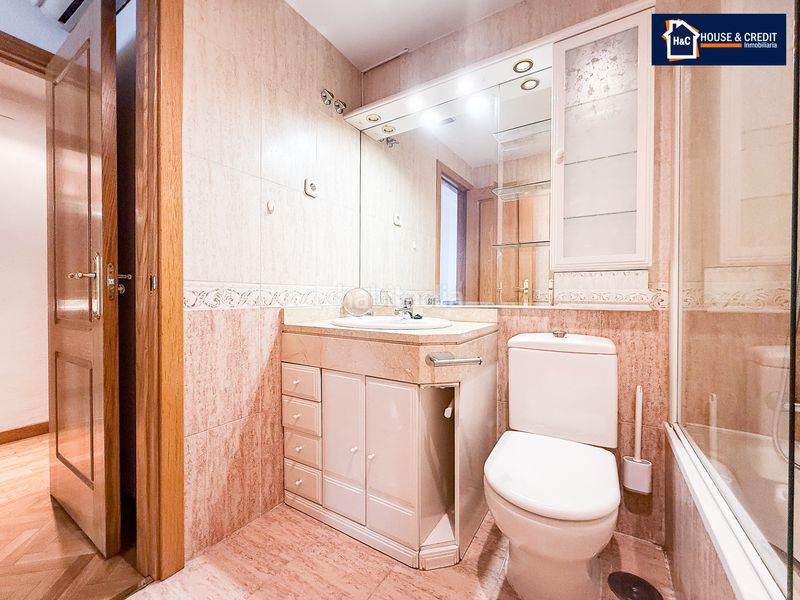 Foto c634a781-8ea2-423d-a34e-1d50d6745bcb. Pis amb calefacció aparcament a Berruguete Madrid