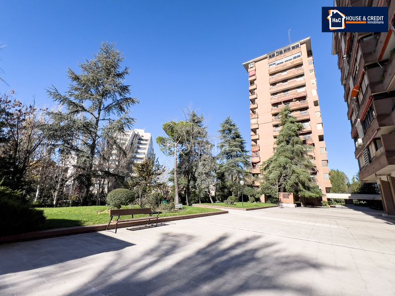 Foto 223e2059-7a50-40b2-8524-72465844c70d. Pis amb calefacció aparcament piscina a Valdezarza Madrid