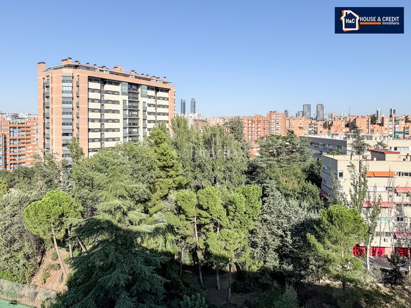 Foto 6cf4a271-610b-4190-a1b9-bea40b33c64f. Pis amb calefacció aparcament piscina a Valdezarza Madrid