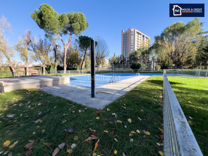 Foto c63e3de5-9534-4956-9cfa-fa52b655d390. Pis amb calefacció aparcament piscina a Valdezarza Madrid