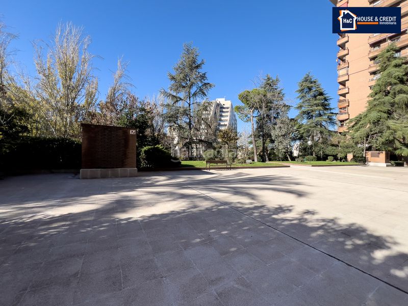 Foto ca89563f-205d-4b85-bbd8-48135e280b22. Pis amb calefacció aparcament piscina a Valdezarza Madrid