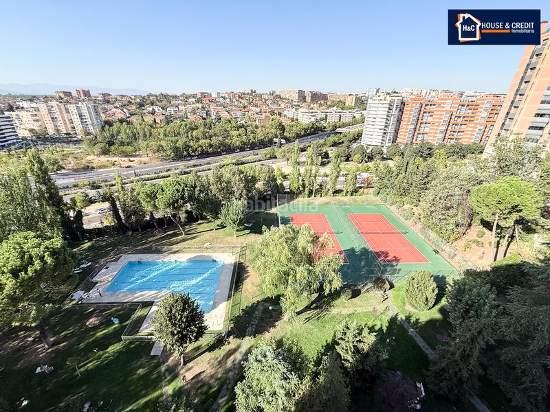 Foto d039e02b-8b3d-4481-bff0-3bbb95cab7a0. Pis amb calefacció aparcament piscina a Valdezarza Madrid