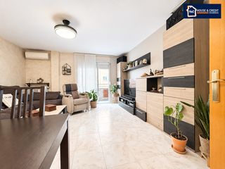 Piso  Calle lenguas. Villaverde. reformado. 90 m2, 3 dormitorios y 2 baños, garaje