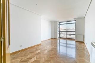 Alquiler Piso  Calle de rufino gonzález. Piso con  garaje  y jardines y piscina