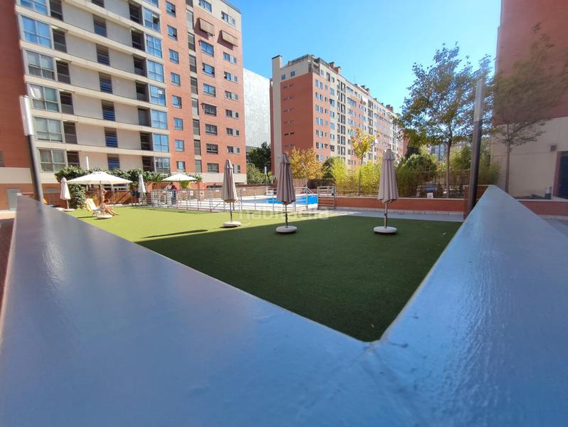 Foto 1068eca5-aca3-4775-9aad-0b36fe4a2a8e. Piso  venta 1 dormitorio adelfas, con parking, trastero, piscina y portero físico en Madrid