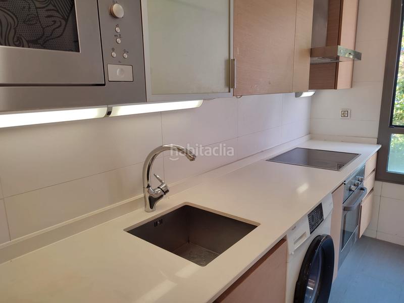 Foto 184c947e-60ab-42f1-bc72-34c3a256243b. Piso  venta 1 dormitorio adelfas, con parking, trastero, piscina y portero físico en Madrid