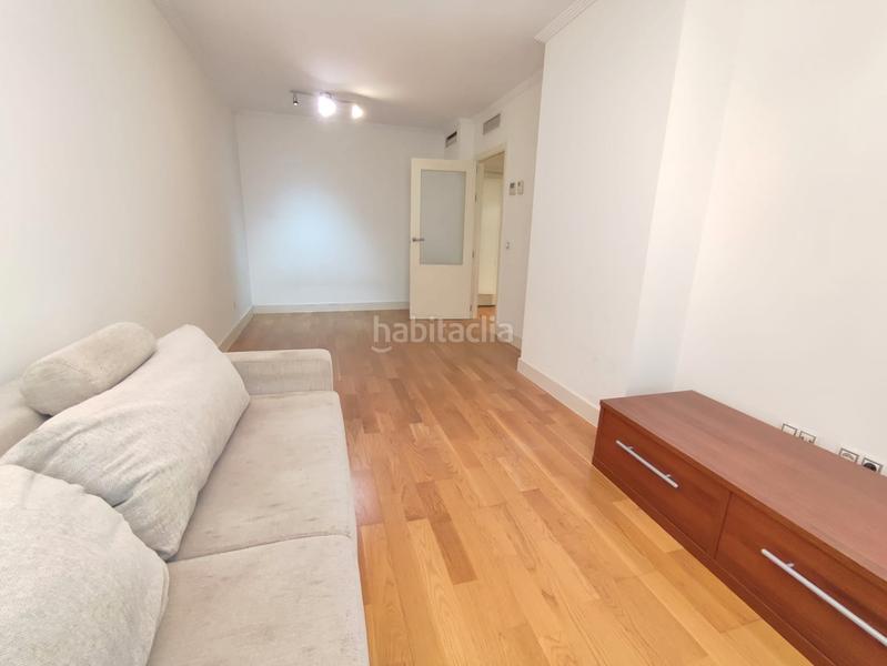 Foto 8863a50d-48be-4da4-bd60-f618326f3a85. Piso  venta 1 dormitorio adelfas, con parking, trastero, piscina y portero físico en Madrid