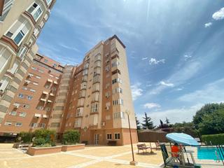 Piso  Calle antonio romero. Piso venta 4 dormitorios 2 baños, piscina, sauna, gimnasio, port