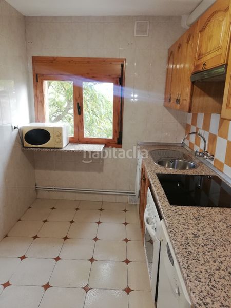 Foto 33d8a05c-773e-4d94-9926-f19d9bd1e713. Pis a calle del corcho 25 a Cabrera (La)