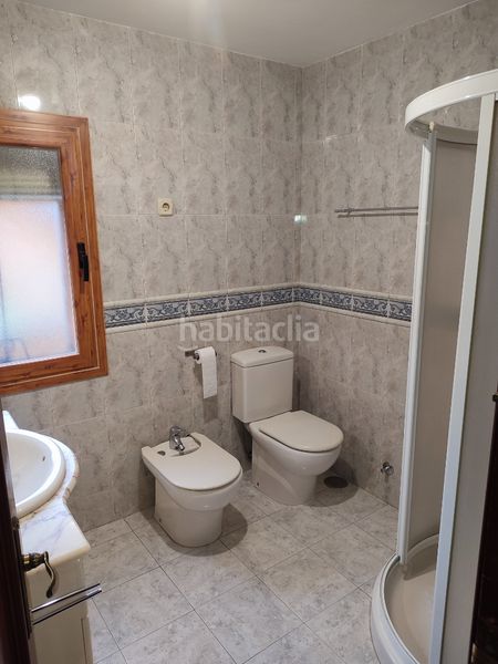 Foto df736da5-44a3-4183-88bf-b93d1e4a22a9. Pis a calle del corcho 25 a Cabrera (La)