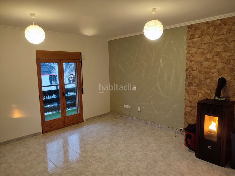 Foto f1497aee-3c60-4ac8-8351-ee8e3faabe9b. Pis a calle del corcho 25 a Cabrera (La)