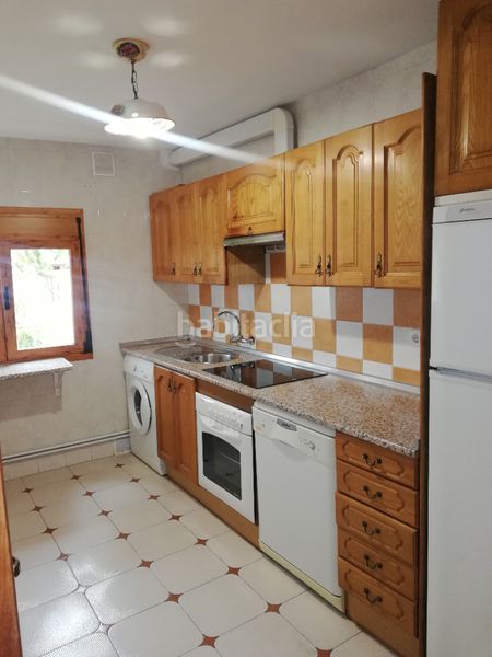 Foto fc02576f-3a67-42fe-b86a-e6ce30a23199. Pis a calle del corcho 25 a Cabrera (La)