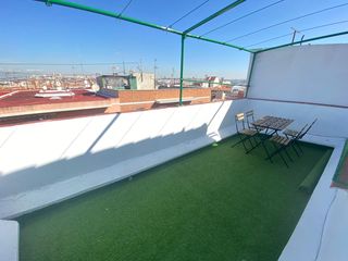 Miete Dachwohnung  Calle de maría antonia 3. Amplio y luminoso ático en usera – 5 habitaciones, 2 baños y 2 t