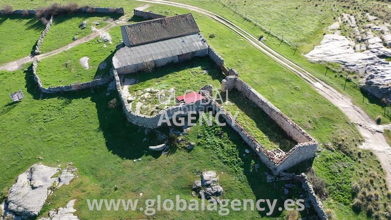 Foto b88392ce-7e9a-4ee4-a154-7586afb5414e. Finca rústica a El Espinar Pueblo Espinar (El)