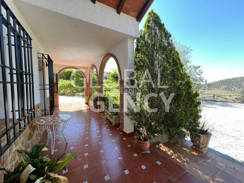 Foto 3eb5217b-d041-4492-ba20-f97ca027ae70. Masia amb xemeneia calefacció aparcament piscina a Jaén
