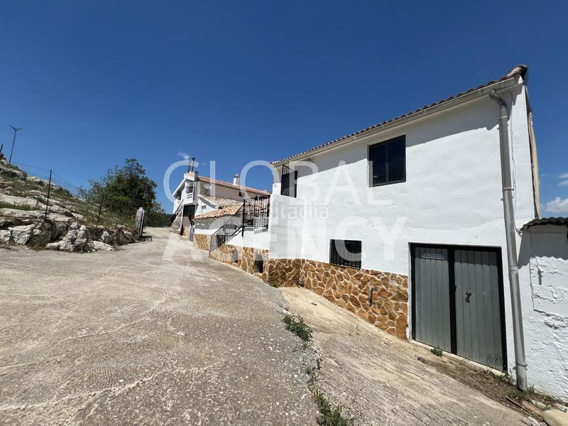 Foto 531ad5da-0762-4793-933d-37c13a502311. Masia amb xemeneia calefacció aparcament piscina a Jaén