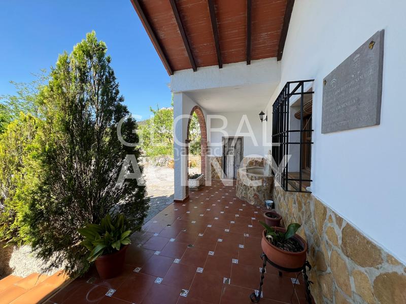 Foto 69a95558-8420-4af5-a6ff-3ae0f8a14568. Masia amb xemeneia calefacció aparcament piscina a Jaén