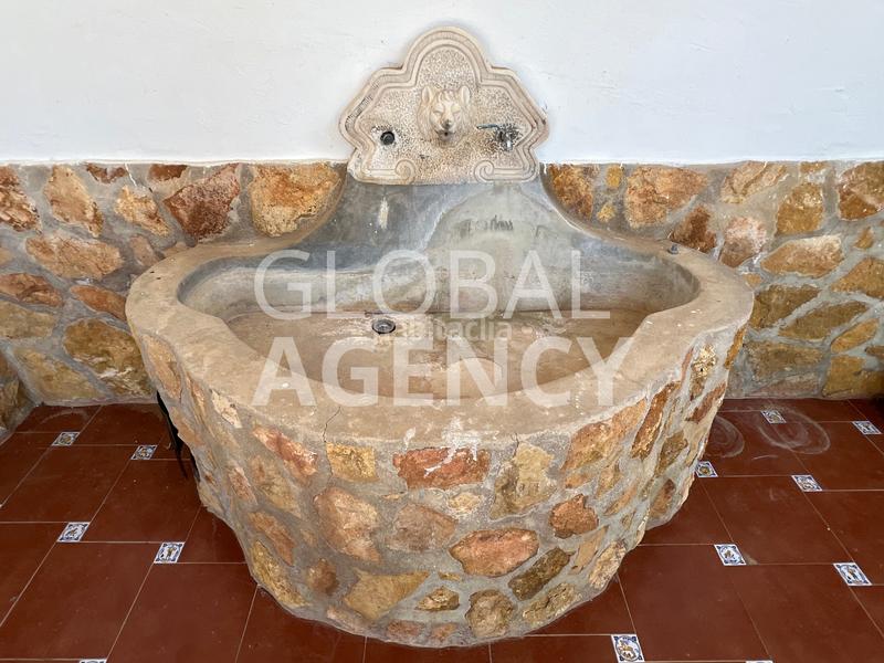 Foto 6bddc1c4-1722-4d5f-80e6-e90b5bf1dde2. Masia amb xemeneia calefacció aparcament piscina a Jaén