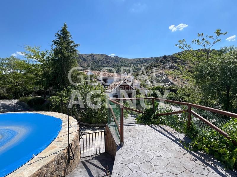 Foto 8b168d26-d543-4132-80fb-7c70b60e872e. Masia amb xemeneia calefacció aparcament piscina a Jaén
