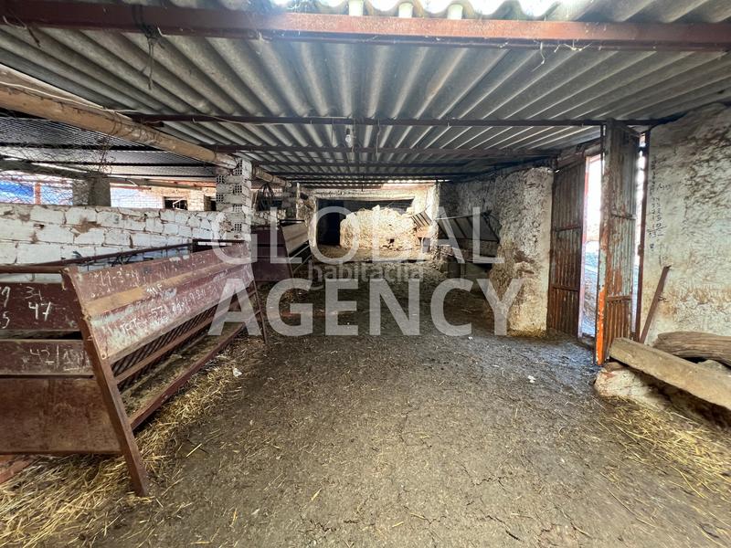 Foto a319a189-c865-4d25-b495-7ed08d86fe58. Masia amb xemeneia calefacció aparcament piscina a Jaén