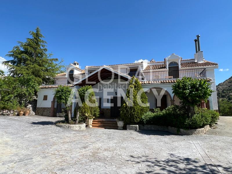 Foto a6a00d4b-ce72-402d-a235-c6b2a52853e5. Masia amb xemeneia calefacció aparcament piscina a Jaén