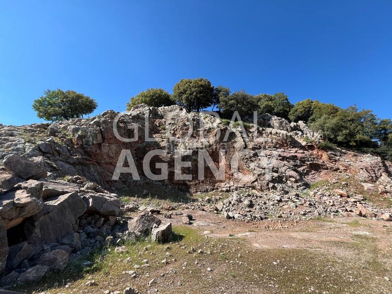 Foto c1a9e6e3-287b-411c-a15e-046319d58824. Masia amb xemeneia calefacció aparcament piscina a Jaén