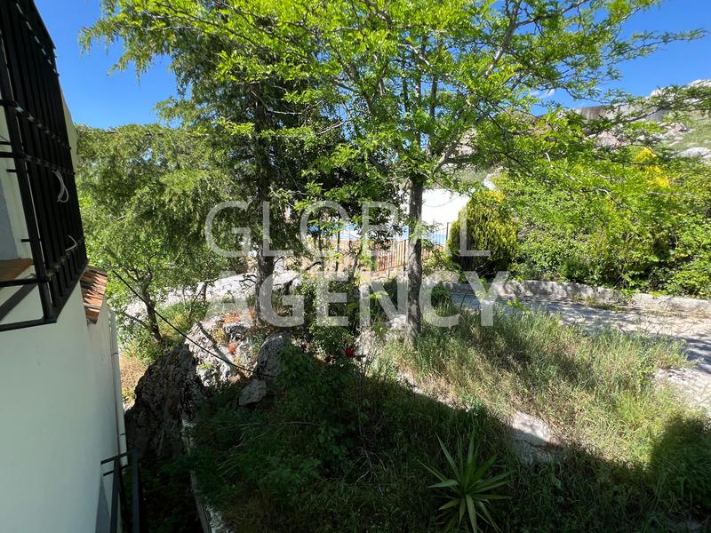 Foto c1c583c8-cfb3-43f2-b54e-cee40aab025b. Masia amb xemeneia calefacció aparcament piscina a Jaén