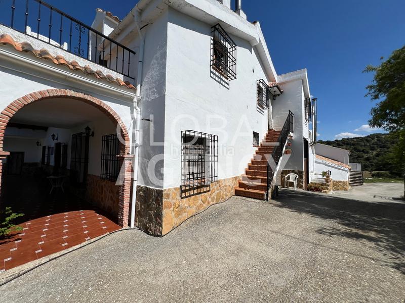 Foto c8dbb3ba-6546-474e-abb7-b26459f88a48. Masia amb xemeneia calefacció aparcament piscina a Jaén