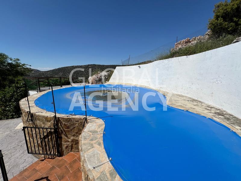 Foto e8cf98a4-8f8e-434b-93d8-fef7318d4610. Masia amb xemeneia calefacció aparcament piscina a Jaén