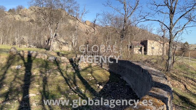 Foto ab1d7ee7-aa24-4b40-a4c5-faa76f56cc64. Finca rústica en Soto del Real