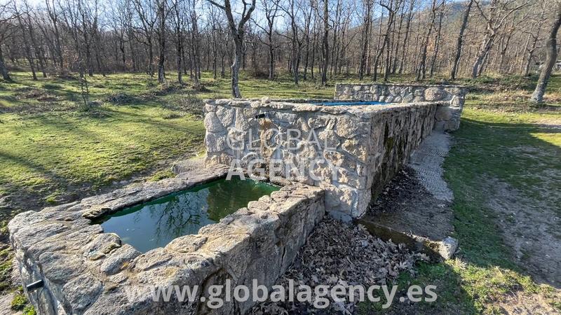 Foto e77541c5-085a-4d9e-8454-f22ff44e4b9f. Fondo rustico in Soto del Real