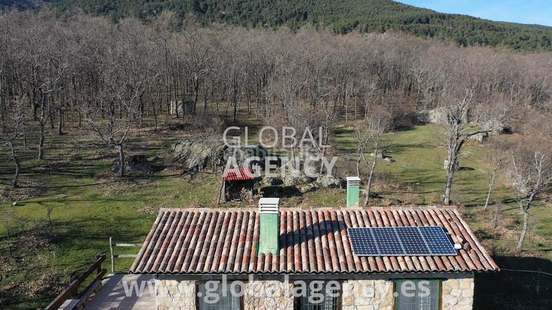 Foto f3785847-f8e2-48c5-8466-1bb9272ac6e0. Finca rústica a Soto del Real