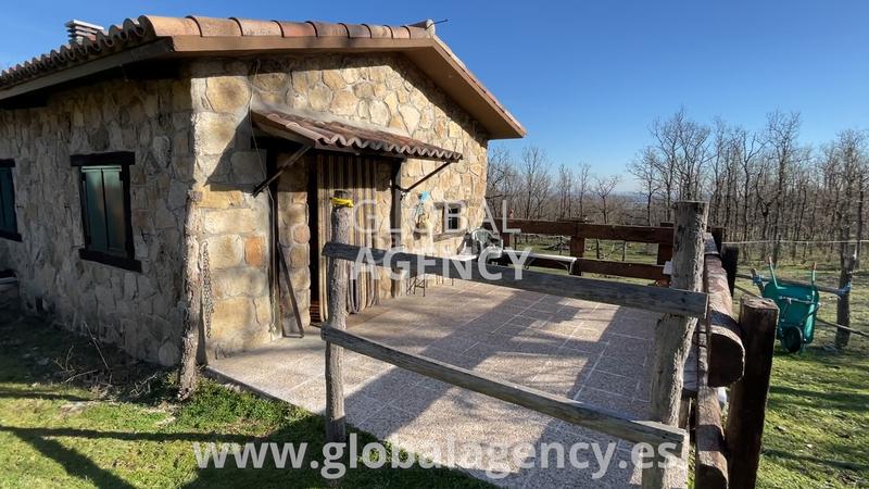 Foto eed5c98f-9dd3-4d42-92dd-5d095b8aed72. Finca rústica en Soto del Real